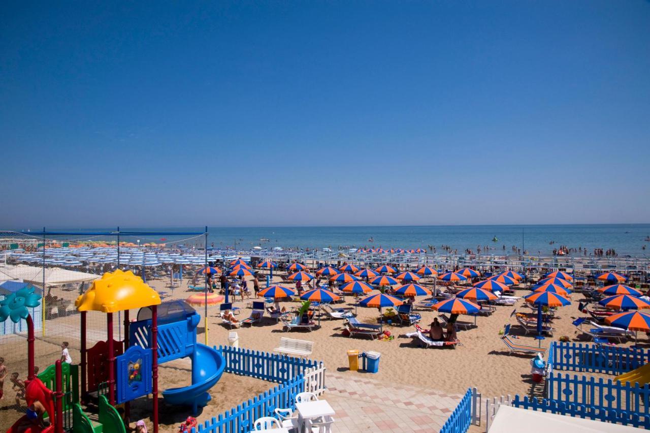 Hotel Maris Stella Риччоне Екстер'єр фото