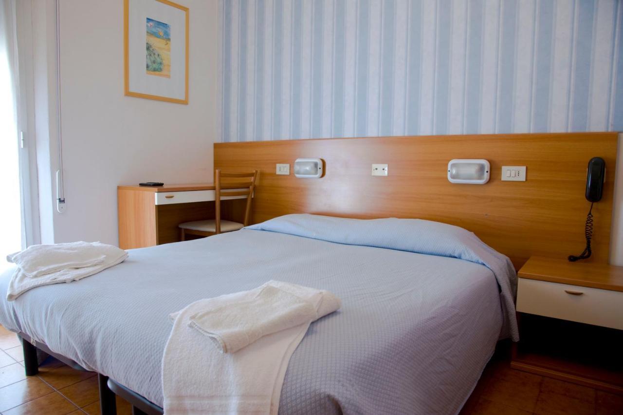 Hotel Maris Stella Риччоне Екстер'єр фото