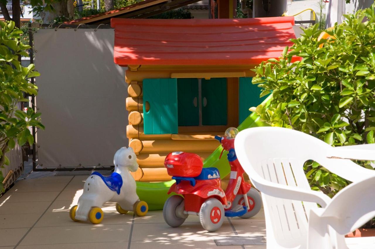 Hotel Maris Stella Риччоне Екстер'єр фото